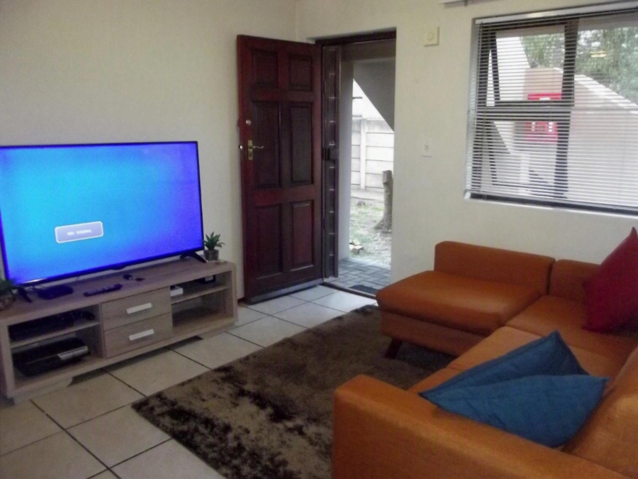 To Let 2 Bedroom Property for Rent in Groenvallei Western Cape